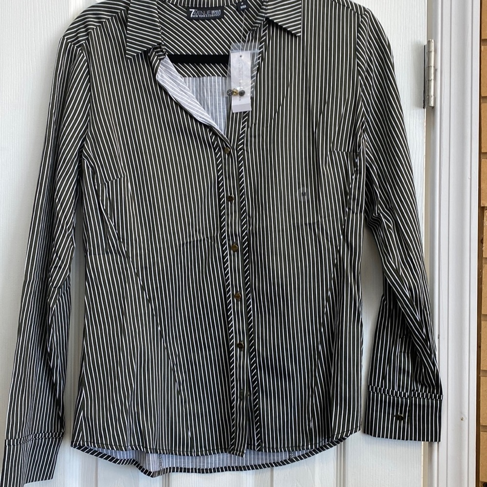 Size M, Seventh Avenue NewYork & Company.